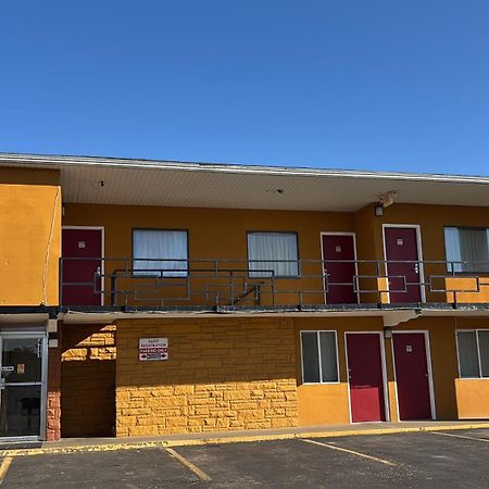 Economy Inn & Suites Harrisburg Esterno foto